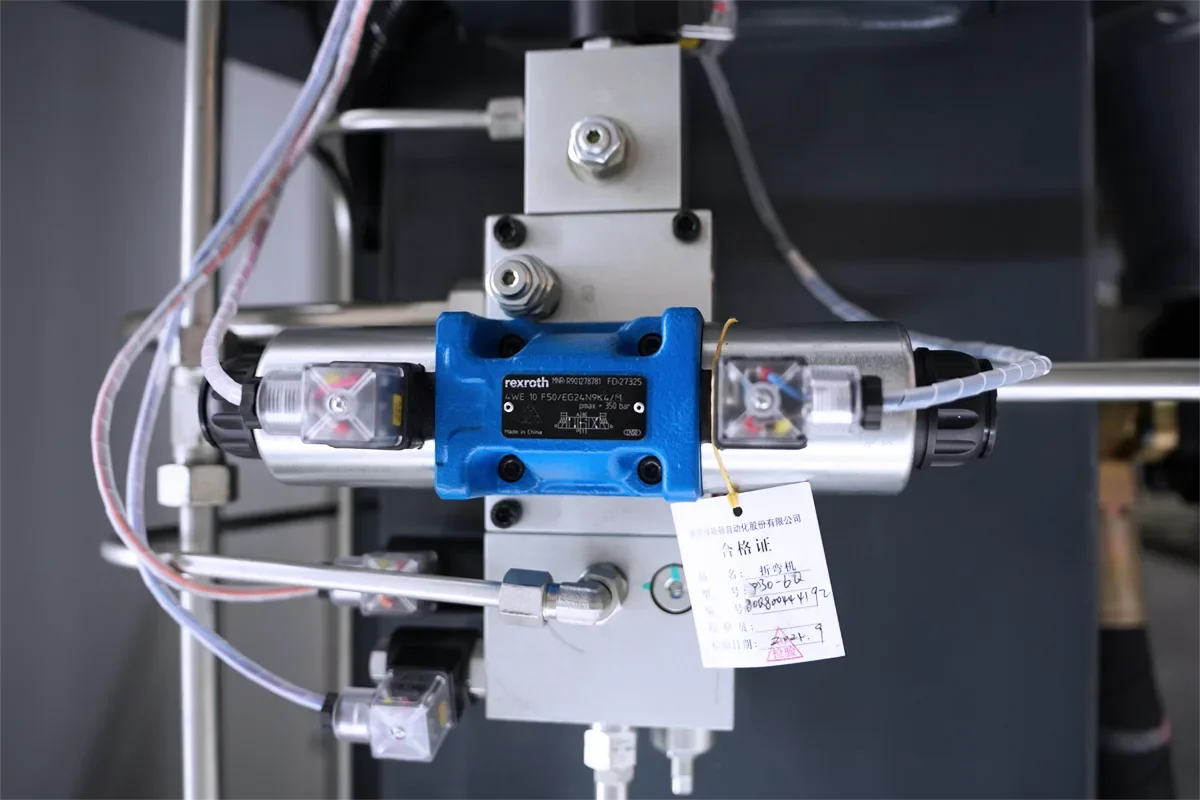 Hydraulic valve group