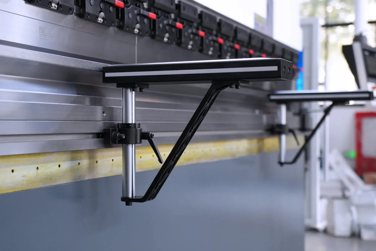 Movable front support frame